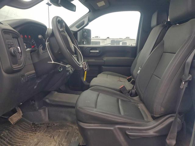 Chevrolet Silverado C3500 Image 8