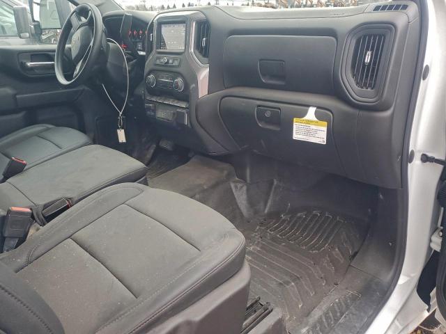 Chevrolet Silverado C3500 Image 6