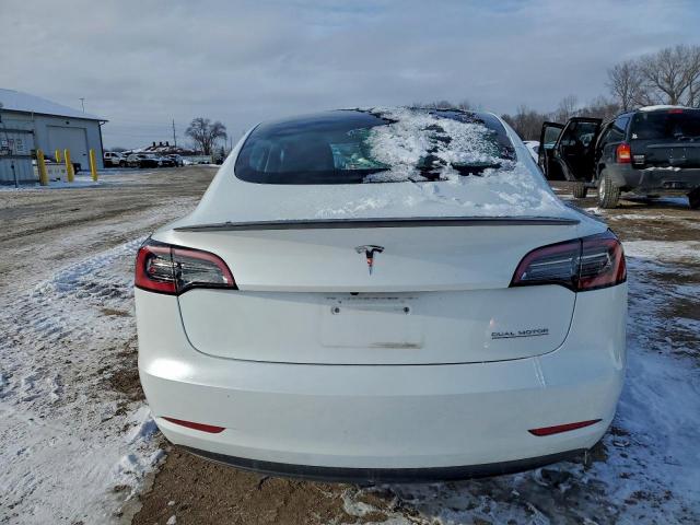 Tesla Model 3 Image 5