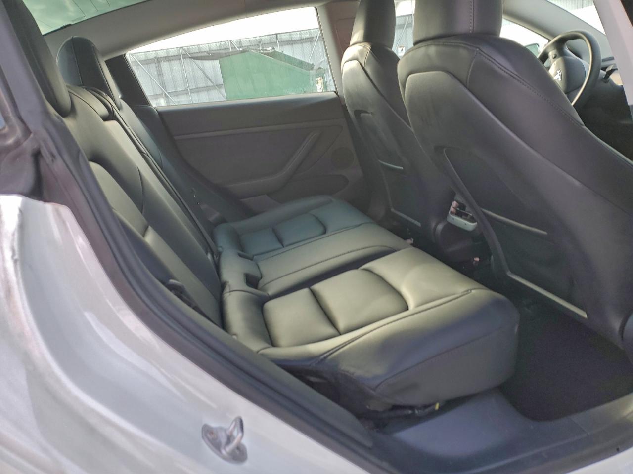 Tesla Model 3 Image 6