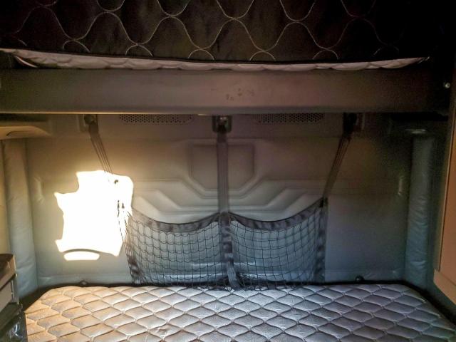 Freightliner Cascadia Image 9