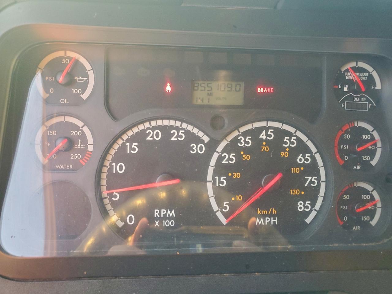 Freightliner Cascadia Image 8