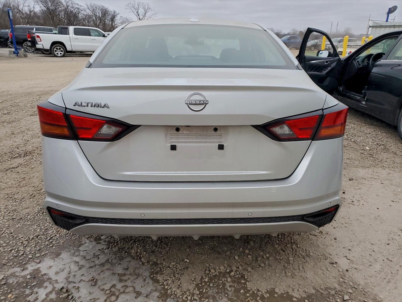 Nissan Altima Sv Image 9