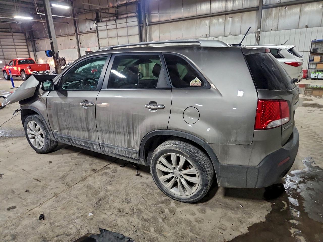 Kia Sorento Base Image 8