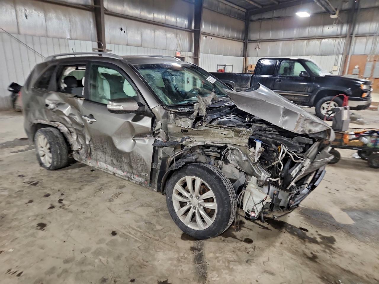 Kia Sorento Base Image 2