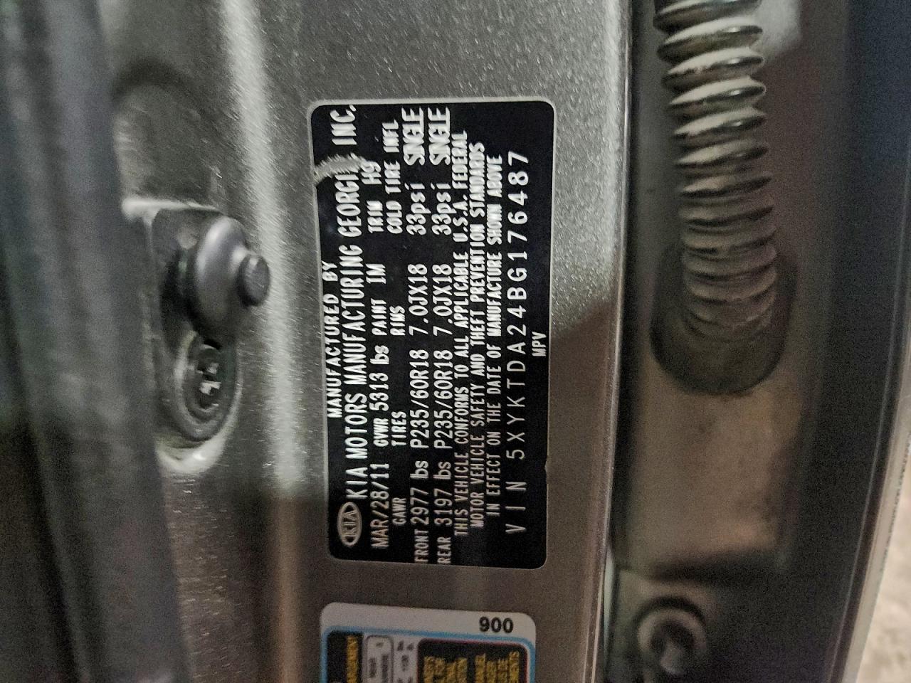 Kia Sorento Base Image 9