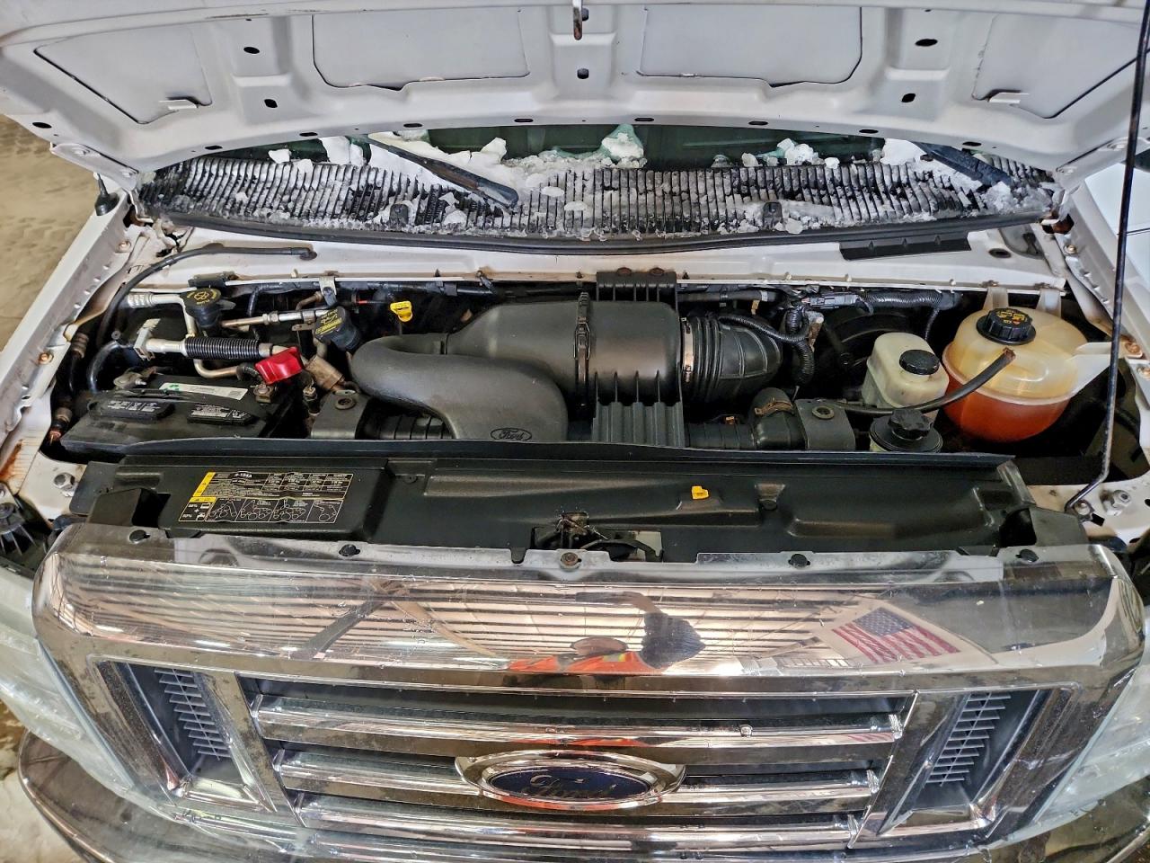 Ford Econoline E350 Super Duty Wagon Image 5