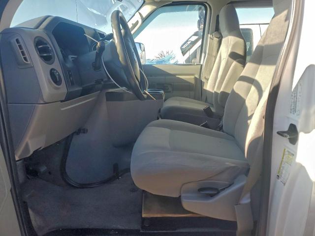 Ford Econoline E350 Super Duty Wagon Image 6