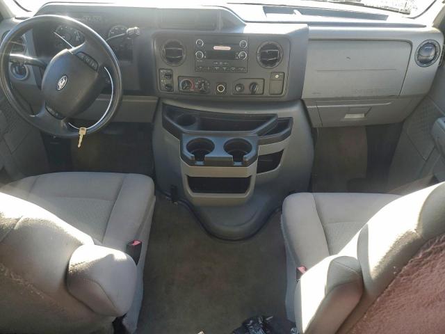 Ford Econoline E350 Super Duty Wagon Image 12