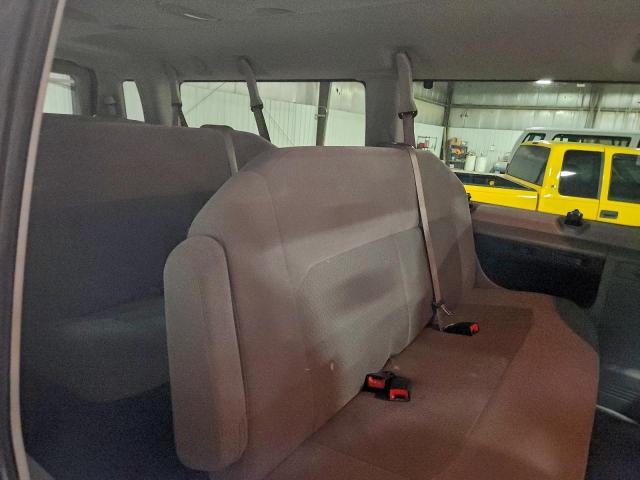 Ford Econoline E350 Super Duty Wagon Image 2