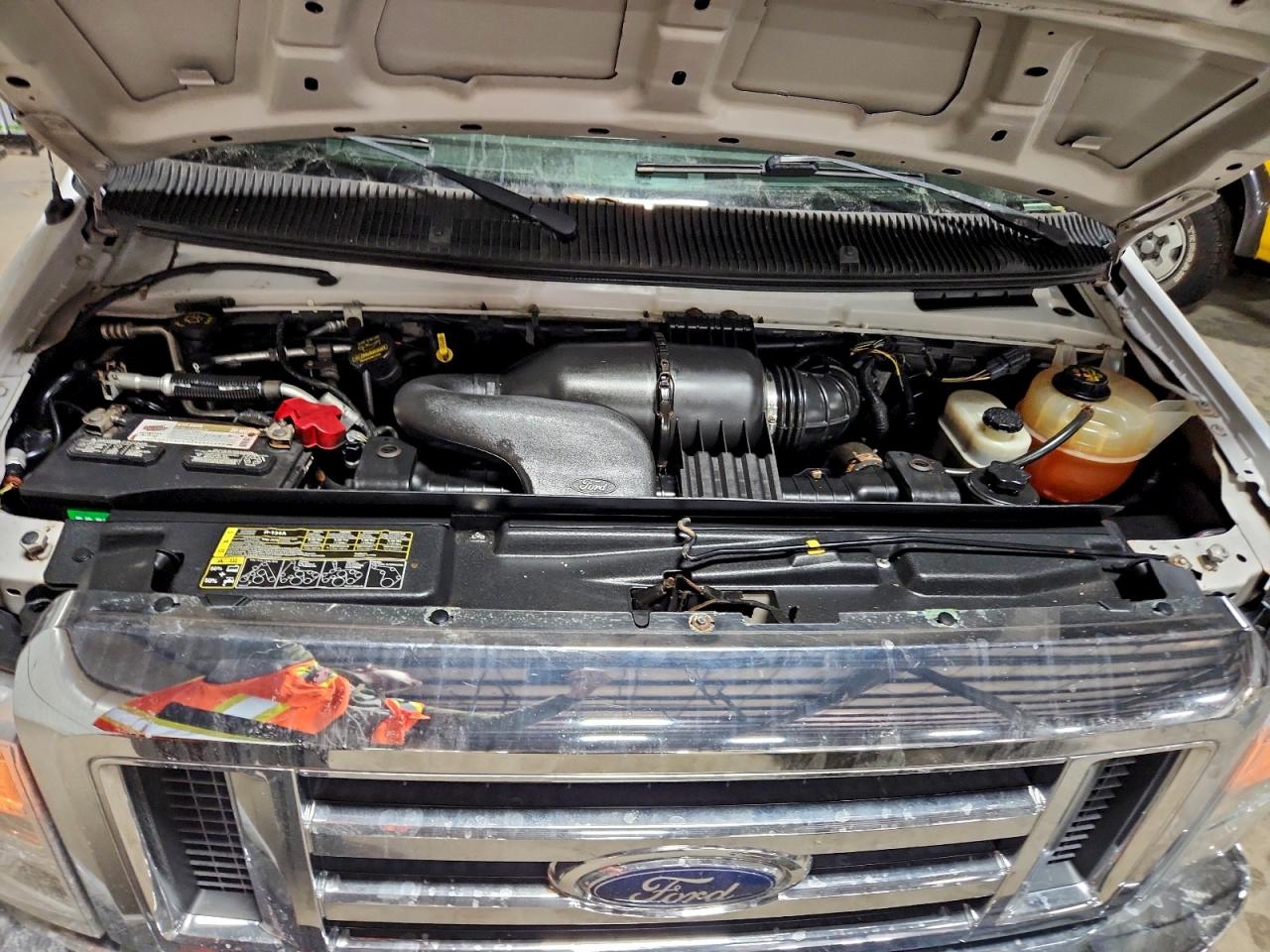 Ford Econoline E350 Super Duty Wagon Image 9