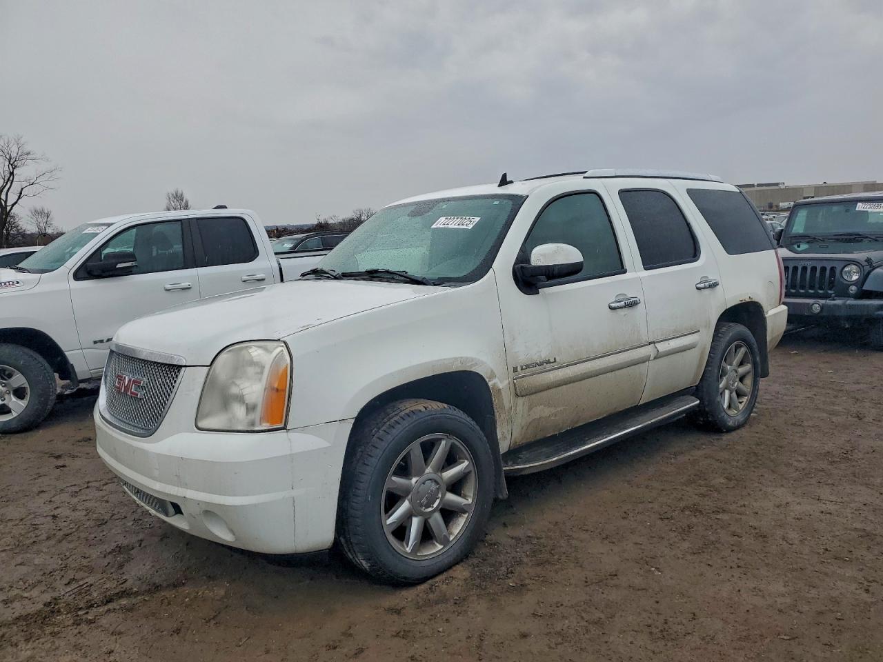 GMC Yukon Denali Image 1