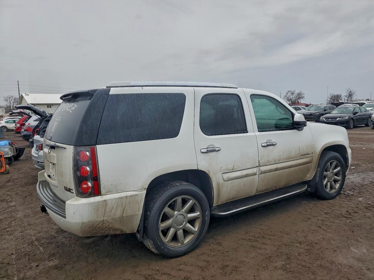 GMC Yukon Denali Image 2