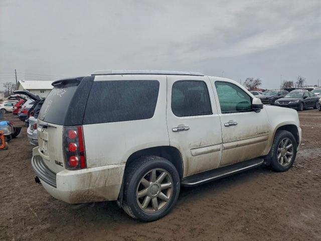 GMC Yukon Denali Image 2