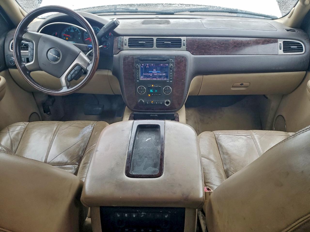 GMC Yukon Denali Image 4