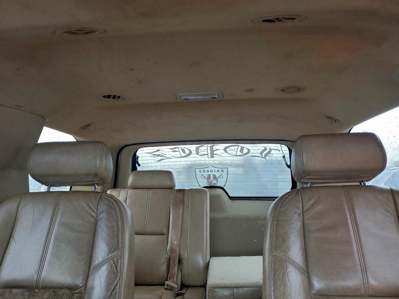 GMC Yukon Denali Image 8