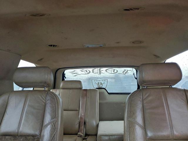 GMC Yukon Denali Image 8