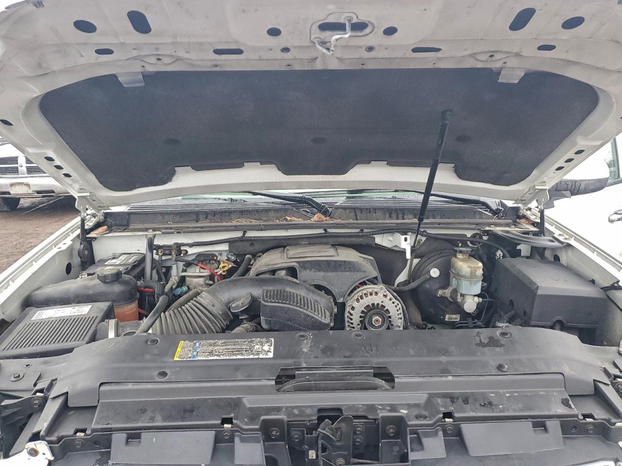 GMC Yukon Denali Image 12