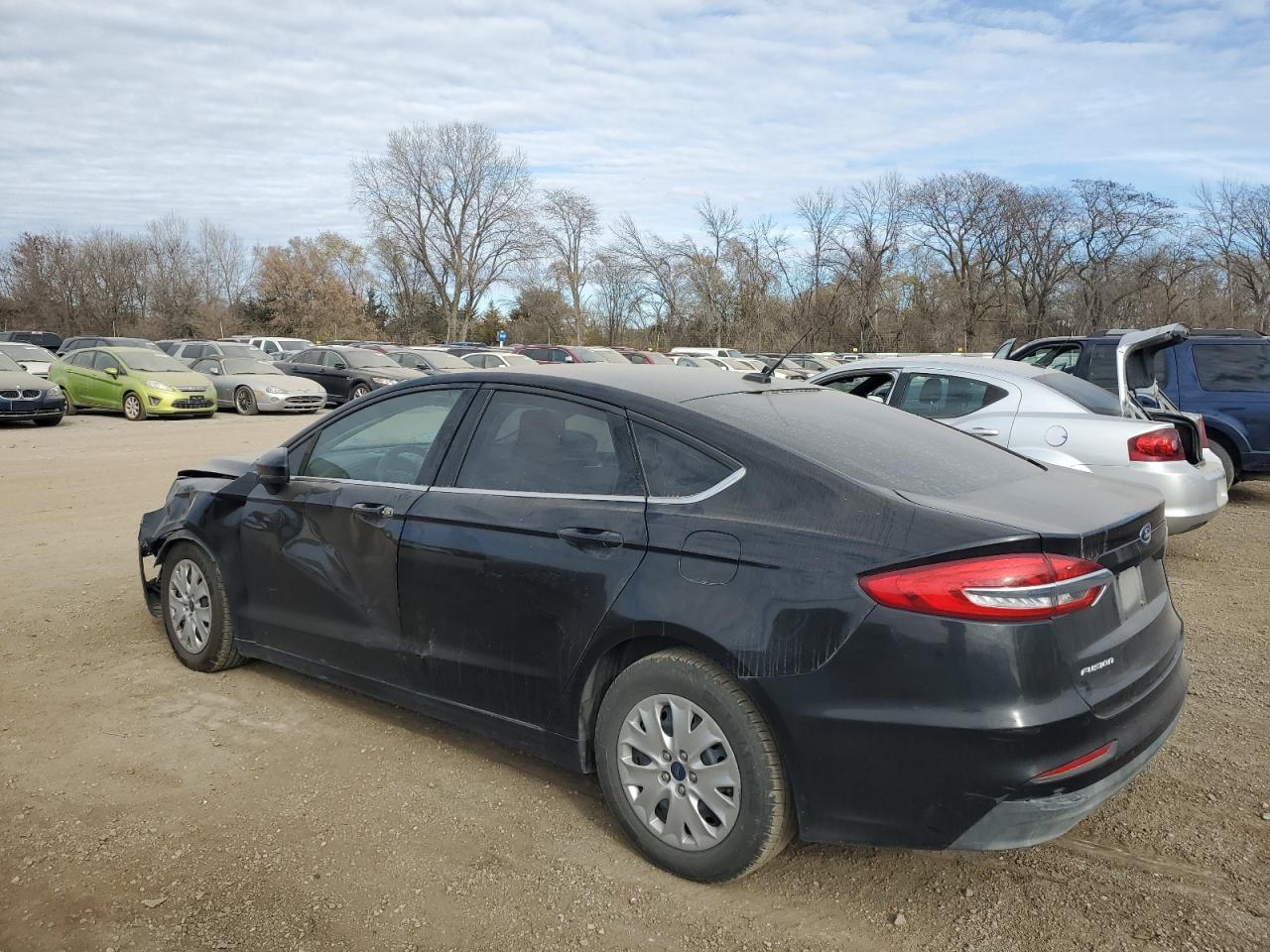 Ford Fusion S Image 5