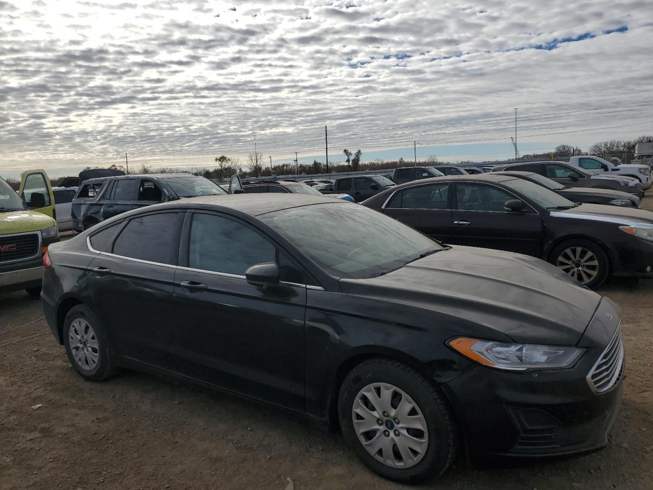 Ford Fusion S Image 9