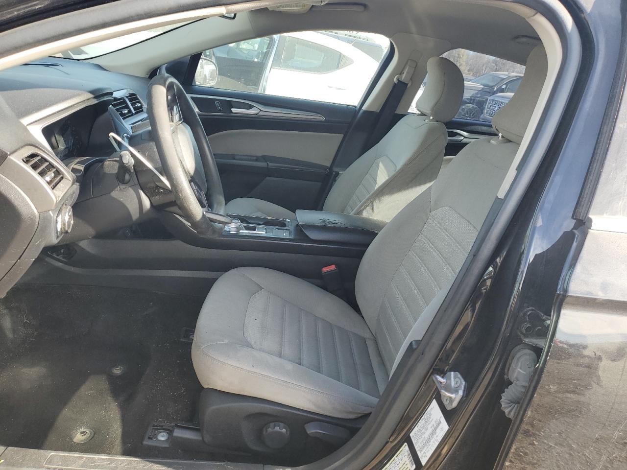 Ford Fusion S Image 3