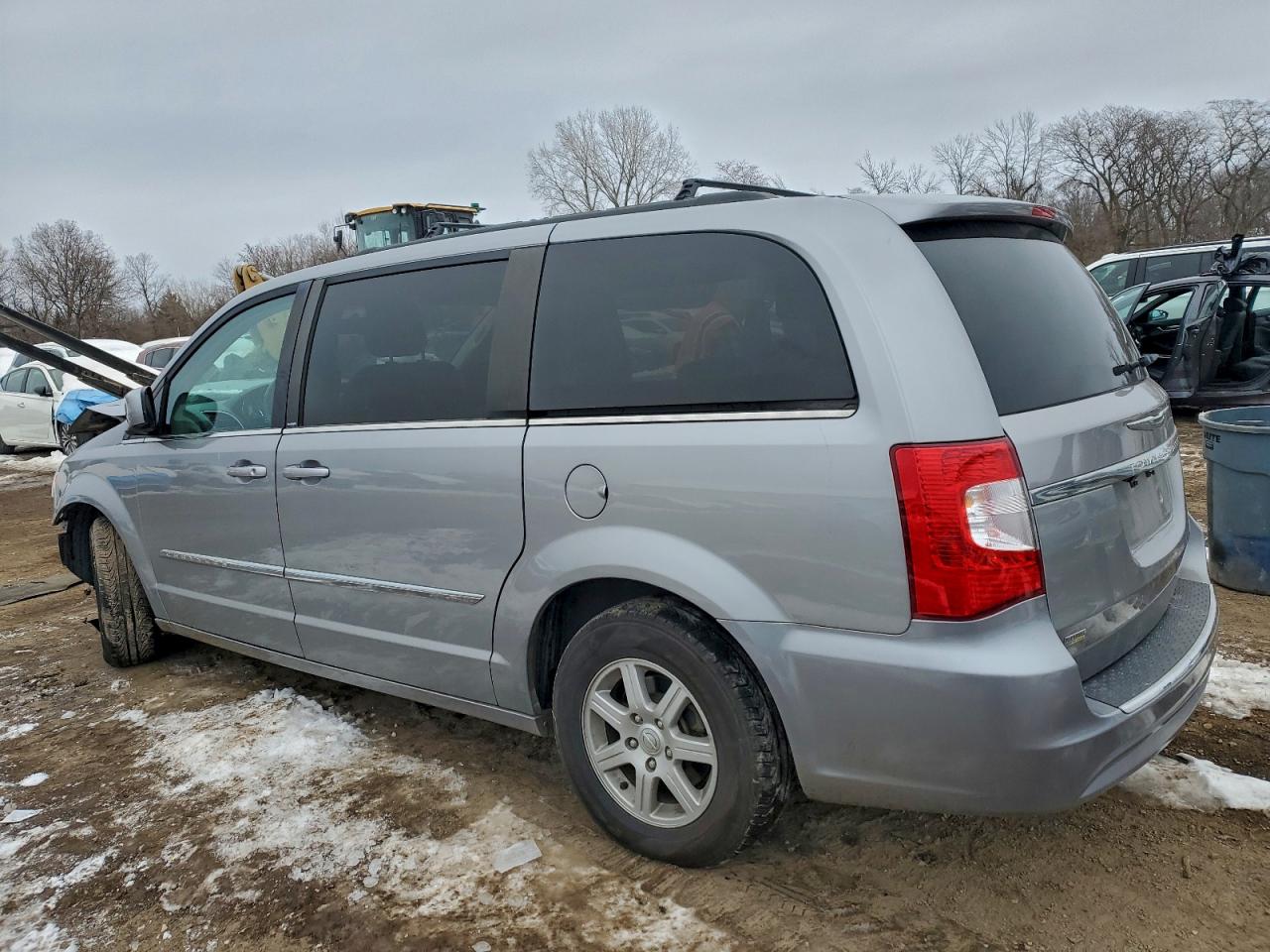 Chrysler Minivan Touring Image 8