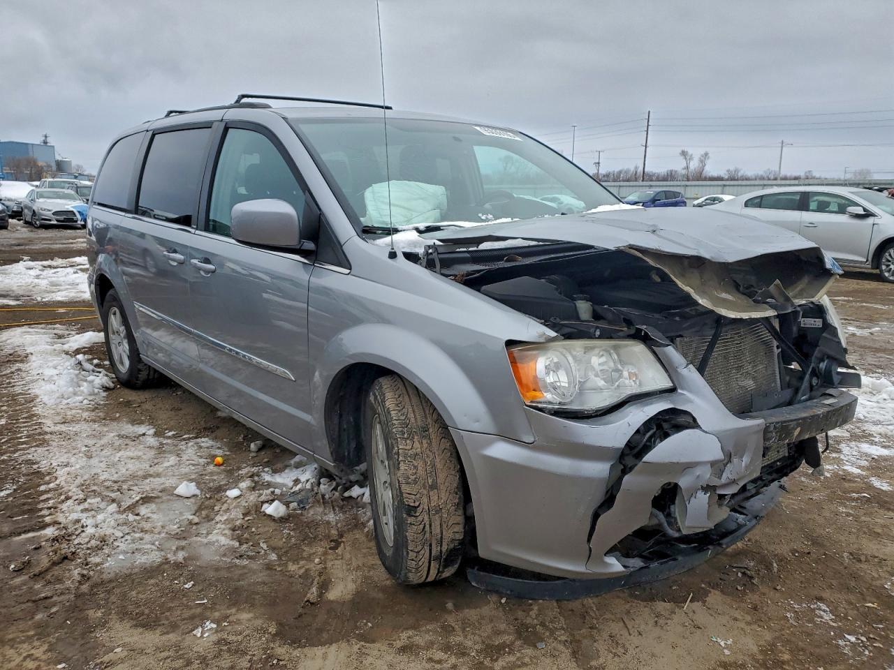 Chrysler Minivan Touring Image 4