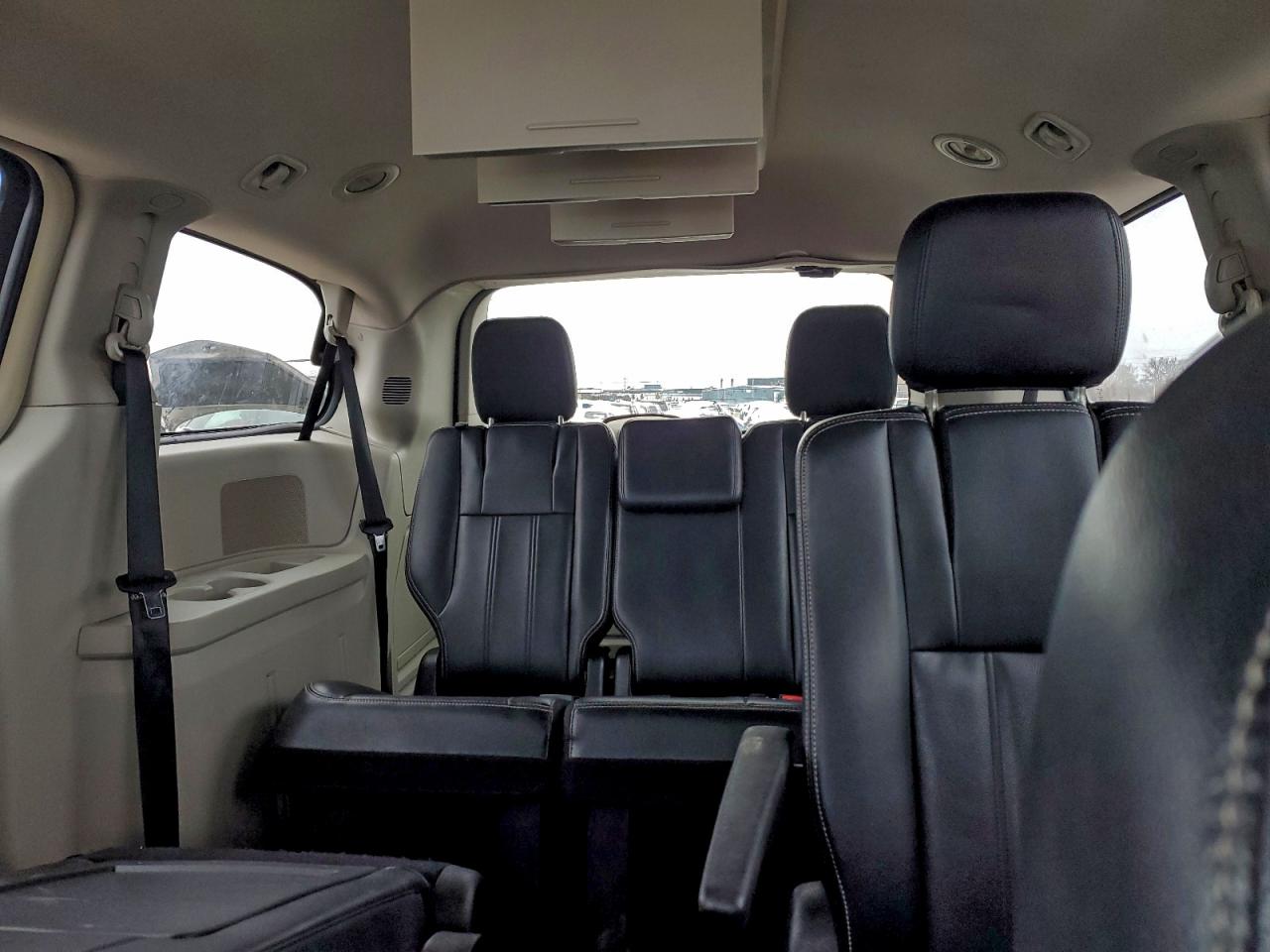 Chrysler Minivan Touring Image 12