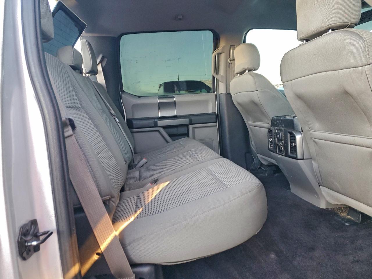 Ford F-150 Supercrew Image 8