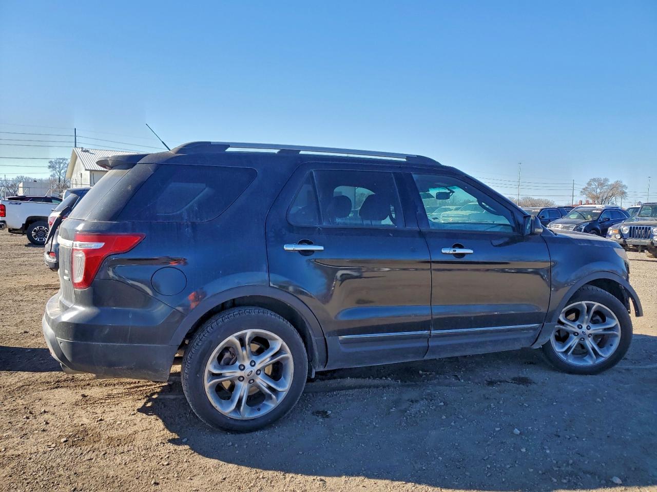 Ford Explorer Limited Image 5